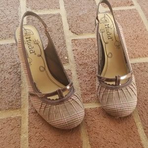 Mudd brown and purple heel